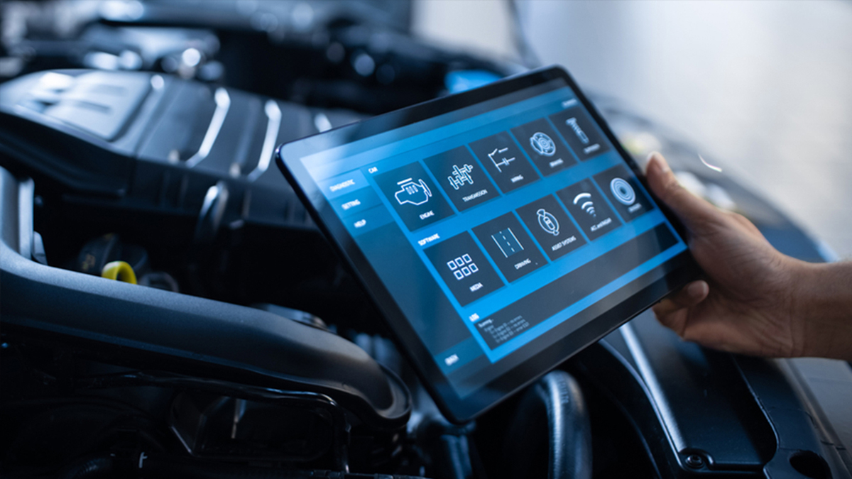 Técnico revisando el aire acondicionado de un auto